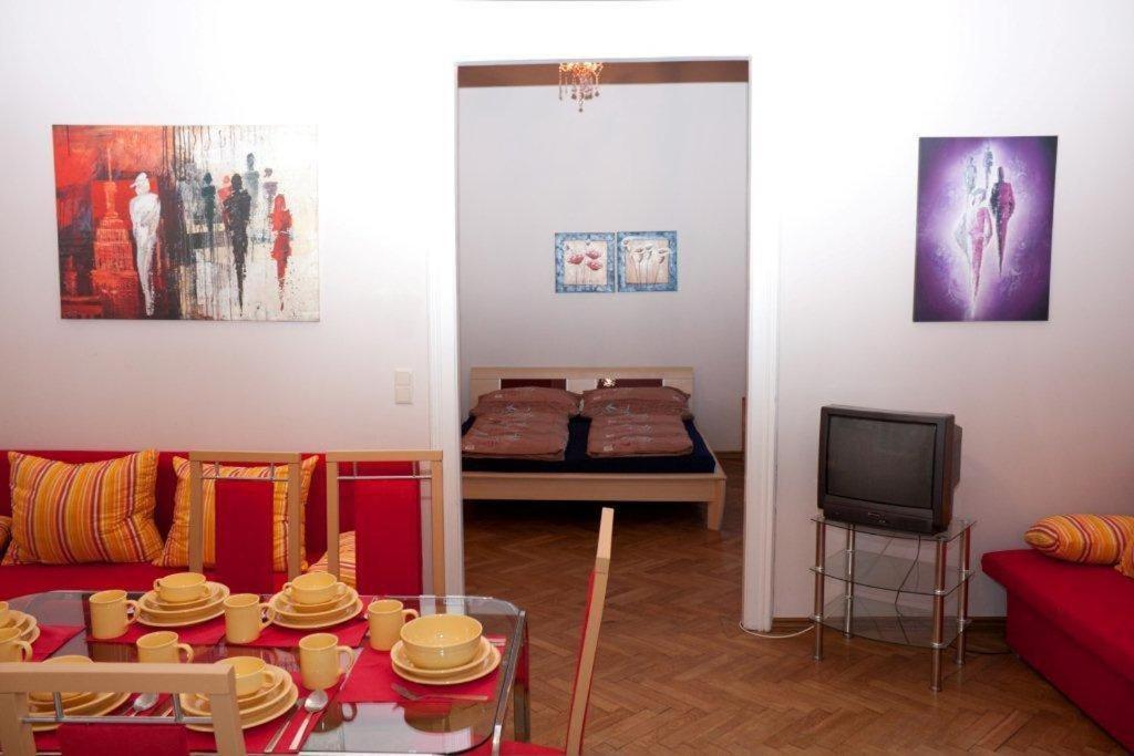Raisa Apartments Fuenkhgasse Pressbaum Bagian luar foto